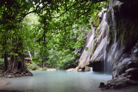 Jungle Waterfall 4K Wallpaper · waterfall · 3840×2560