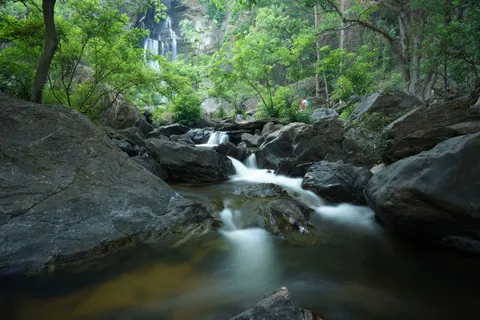 Tapeta Wodospad w Dżungli 4K · waterfall · 3840×2560