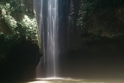 Hình nền Thác Nước Rừng Rậm 4K · waterfall · 3840×2560