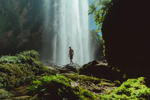 Jungle Waterfall 4K Wallpaper · waterfall · 3840×2560