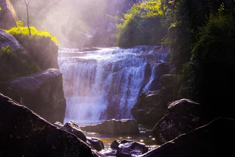 Papel de parede Cachoeira na Selva 4K · waterfall · 3840×2560