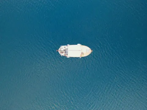 समुद्र में नाव 4K वॉलपेपर · ocean · 3840×2880