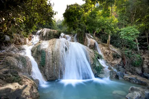 Jungle Waterfall 4K Wallpaper · waterfall · 3840×2561