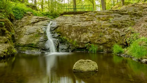 Silky Waterfall 4K Wallpaper · waterfall · 3840×2171