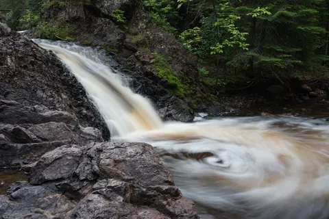 실크 폭포 4K 배경화면 · waterfall · 3840×2560