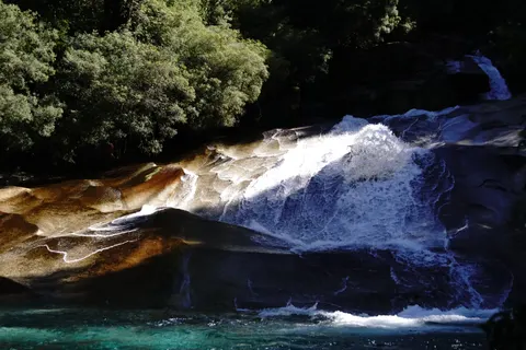 Seidenwasserfall 4K Hintergrundbild · waterfall · 3840×2560