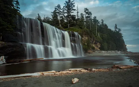 Sfondo Cascata di Seta 4K · waterfall · 3840×2398