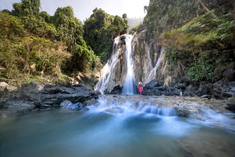 Tapeta Jedwabisty Wodospad 4K · waterfall · 3840×2561