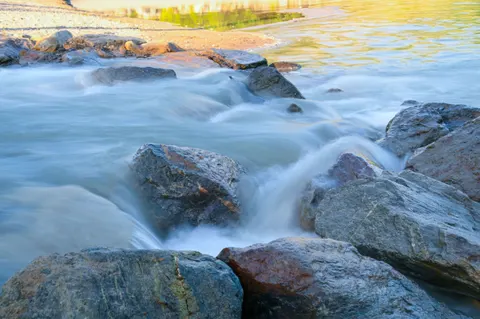 Zijdeachtige Waterval 4K-achtergrond · waterfall · 3840×2555