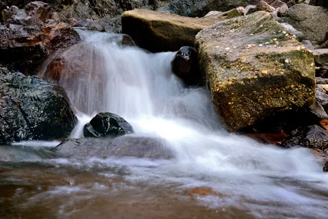 실크 폭포 4K 배경화면 · waterfall · 3840×2560