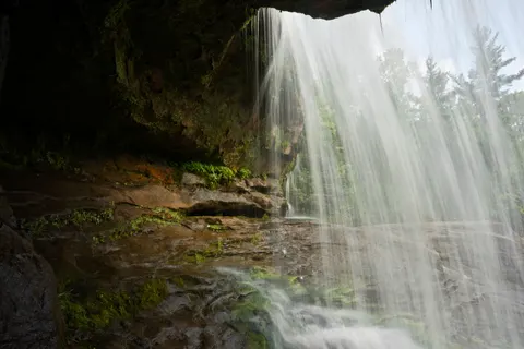 Silky Waterfall 4K Wallpaper · waterfall · 3840×2560