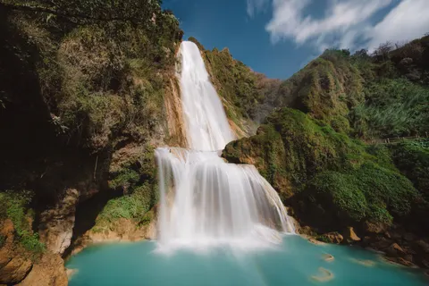 Seidenwasserfall 4K Hintergrundbild · waterfall · 3840×2561