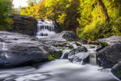 Silky Waterfall 4K Wallpaper · waterfall · 3840×2560