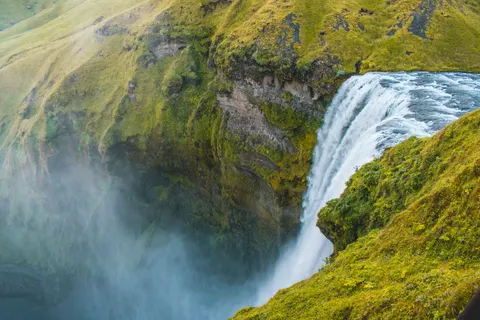 Cliff Waterfall 4K Wallpaper · waterfall · 3840×2560