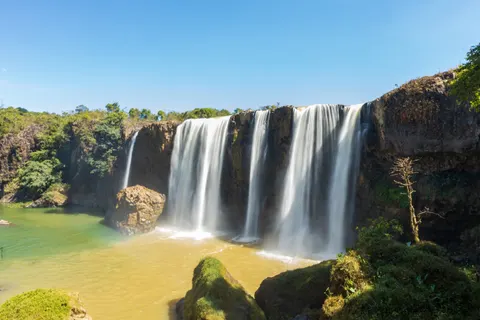 Cliff Waterfall 4K Wallpaper · waterfall · 3840×2560