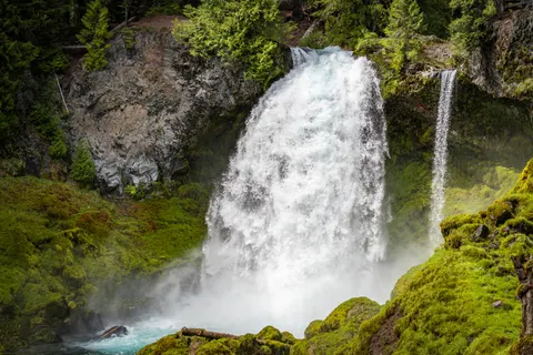 Forest Waterfall 4K Wallpaper · waterfall · 3840×2560