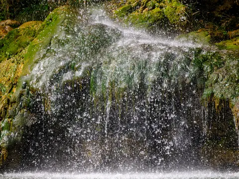 वन झरना 4K वॉलपेपर · waterfall · 3840×2880