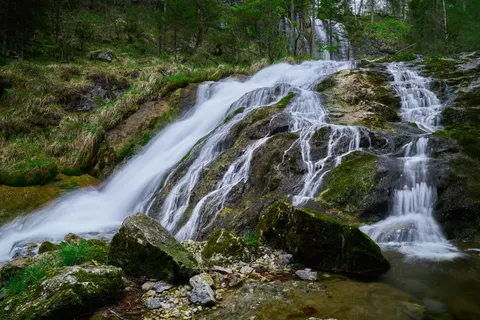 Hình nền Thác Nước Rừng 4K · waterfall · 3840×2560