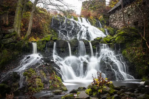 Forest Waterfall 4K Wallpaper · waterfall · 3840×2560