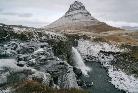 والپیپر آبشارهای ایسلند با کیفیت 4K · waterfall · 3840×2607