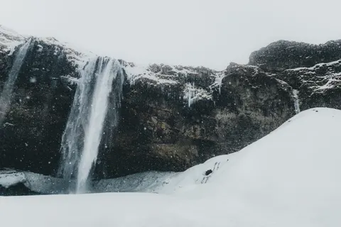 Iceland Falls 4K Wallpaper · waterfall · 3840×2560