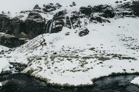 Tapeta Wodospady Islandii 4K · waterfall · 3840×2560