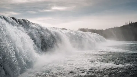 아이슬란드 폭포 4K 배경화면 · waterfall · 3840×2160