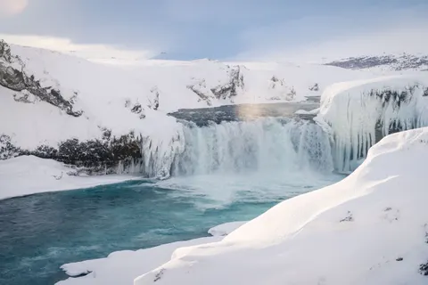 والپیپر آبشارهای ایسلند با کیفیت 4K · waterfall · 3840×2563