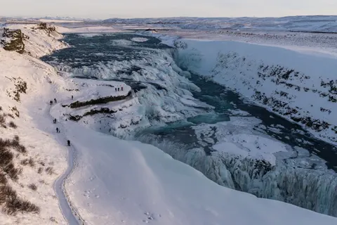 خلفية شلالات آيسلندا بدقة 4K · waterfall · 3840×2563