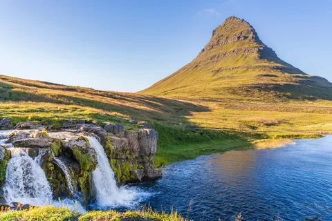 Iceland Falls 4K Wallpaper · waterfall · 3840×2560