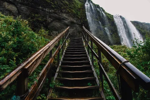 Iceland Falls 4K Wallpaper · waterfall · 3840×2560
