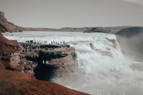 아이슬란드 폭포 4K 배경화면 · waterfall · 3840×2560