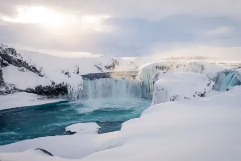 Tapeta Wodospady Islandii 4K · waterfall · 3840×2563