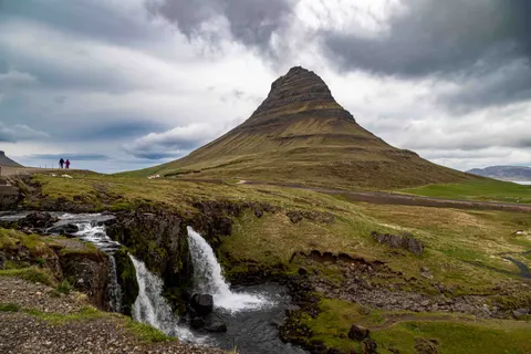 Iceland Falls 4K Wallpaper · waterfall · 3840×2560