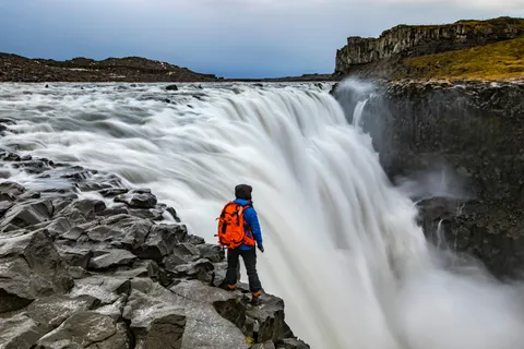 خلفية شلالات آيسلندا بدقة 4K · waterfall · 3840×2561