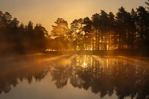 薄雾山湖 4K壁纸 · nature · 3840×2560
