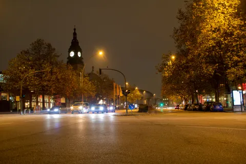Auto bij Nacht 4K-achtergrond · cars · 3840×2560