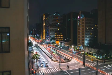 Auto bei Nacht 4K Hintergrundbild · cars · 3840×2560