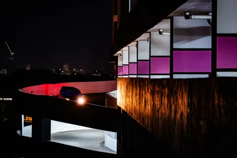 Auto bei Nacht 4K Hintergrundbild · cars · 3840×2560