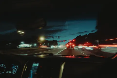 Fond d'écran Voiture de nuit 4K · cars · 3840×2560