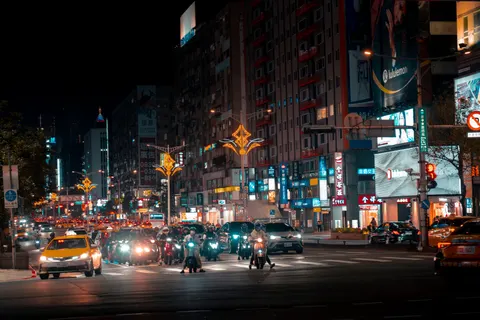 والپیپر خودرو در شب با کیفیت 4K · cars · 3840×2561
