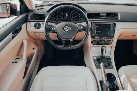 Araba İç Mekanı 4K Duvar Kağıdı · cars · 3840×2560