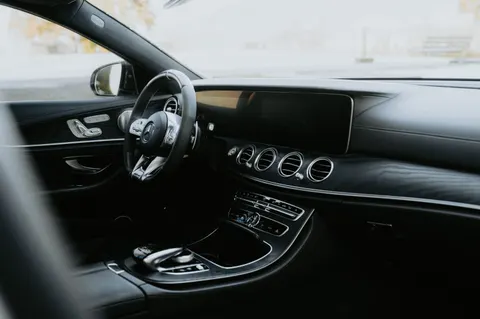 Sfondo Interno Auto 4K · cars · 3840×2555