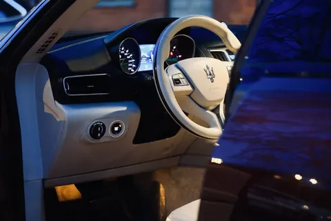 Araba İç Mekanı 4K Duvar Kağıdı · cars · 3840×2560