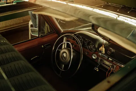 자동차 실내 4K 배경화면 · cars · 3840×2560
