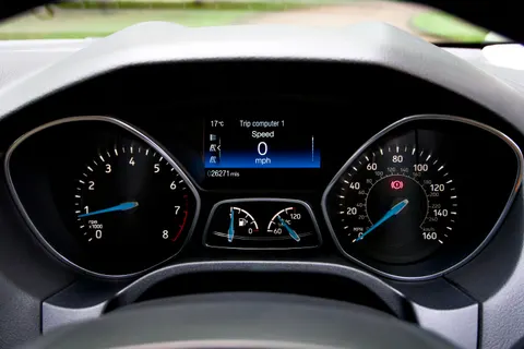 خلفية داخلية السيارة بدقة 4K · cars · 3840×2560