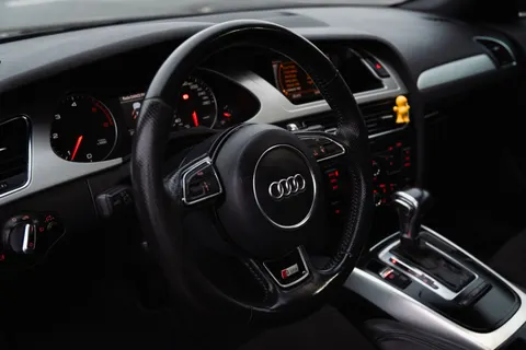 Sfondo Interno Auto 4K · cars · 3840×2560