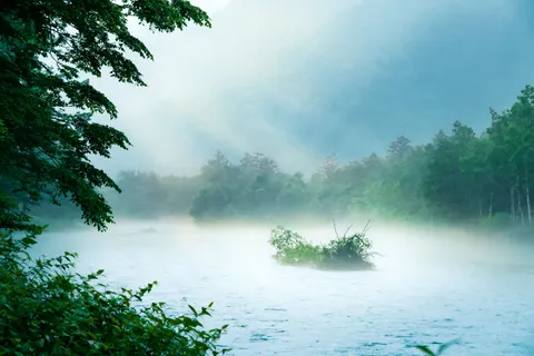 Misty Mountain Lake 4K Wallpaper · nature · 3840×2560