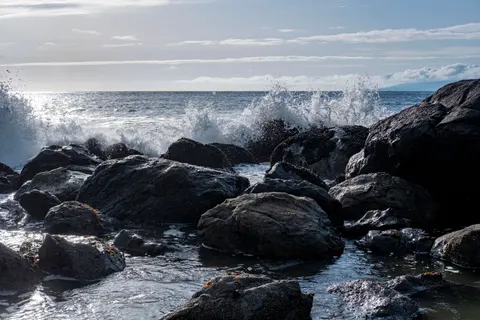 Kayalık Kıyı 4K Duvar Kağıdı · ocean · 3840×2560