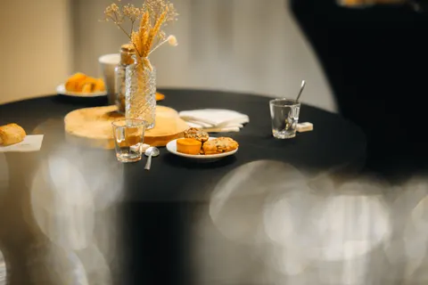 Table Still Life 4K Wallpaper · food · 3840×2560
